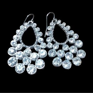 TEAR DROP SPARKLING CLEAR RHINESTONE LIGHTWEIGHT SILVER TONE EARRINGS